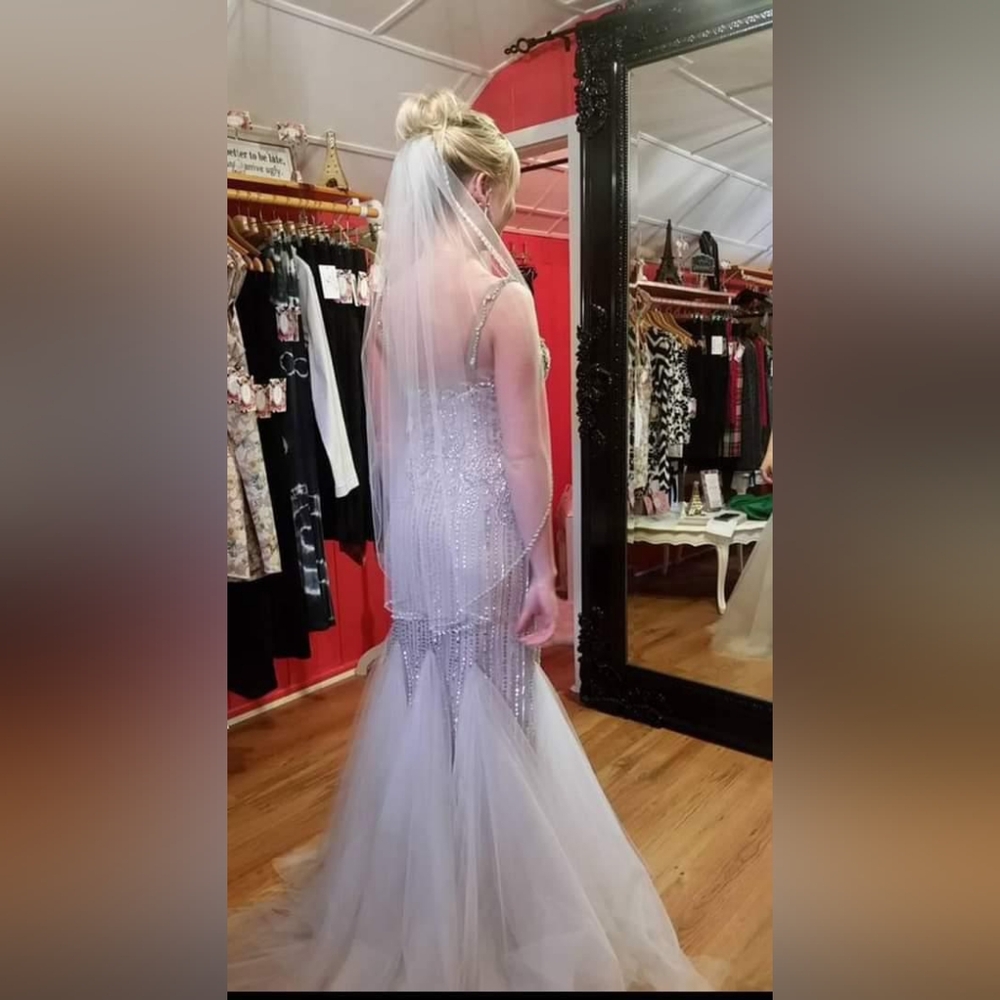 Stunning wedding dress that wasn't used
